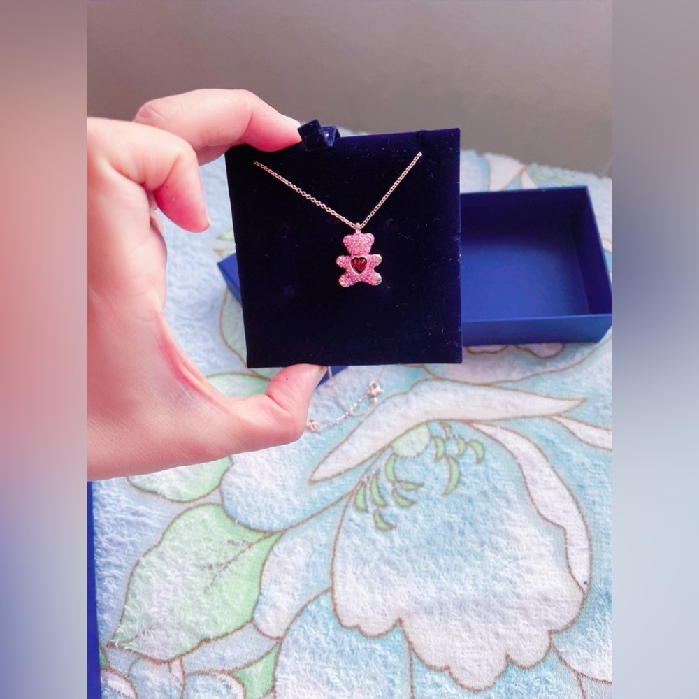 Swarovski Teddy pendant Bear, Pink, Rose gold-tone plated - Picture 6 of 11